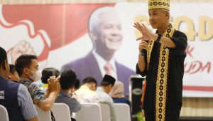 Bakal calon presiden (capres) Ganjar Pranowo saat mengisi kuliah umum bertajuk ‘Menyongsong Kepentingan Indonesia Emas 2045’ di Universitas Bandar Lampung, Mahligai Agung Convention Hall, Provinsi Lampung, Rabu, 25/10/2023 | ist