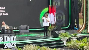 Direktur Eksekutif Indo Barometer (IB) M. Qodari memaparkan situasi politik Pilpres 2024 di acara BNI Investor Daily Summit 2023 di Senayan, Jakarta Pusat, Rabu 25/10/2023 | Laporan Charlie Adolf Lumban Tobing/Forum Keadilan