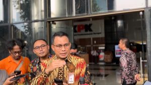 Kepala Bagian Pemberitaan KPK, Ali Fikri memberikan keterangan di Gedung Merah Putih KPK, Jakarta Selatan, Senin 2/10/2023.