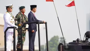 Jokowi saat parade Alutsista