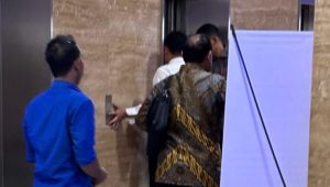 Firli Bahuri meninggalkan ruang pemeriksaan lt 6
