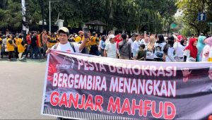 Pawai massa pendukung Ganjar-Mahfud di KPU Pusat, Jakarta Pusat, Kamis 19/10/2023 | Charlie Adolf Lumban Tobing/Forum Keadilan