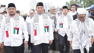 Menag Yaqut Cholil Qoumas bersama Menko PMK Muhadjir Efendi dan Menlu Retno Marsudi hadir dalam Aksi Damai Bela Palestina di Monas, Jakarta Pusat, Minggu 5/11/2023 | Kemenag
