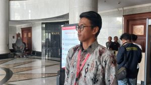 Mahasiswa Universitas Nahdlatul Ulama Indonesia (UNUSIA) Brahma Aryana setelah sidang perkara 141/2023, Rabu, 8/11/2023 | Syahrul Baihaqi/Forum Keadilan