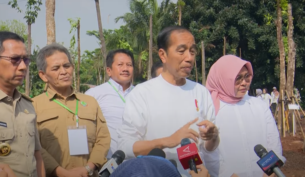 Keterangan pers Presiden Jokowi usai hadiri Gerakan Tanam Pohon Bersama di Hutan Kota JIEP kawasan industri Pulo Gadung, Jakarta Timur, Rabu, 29/11/2023 | YouTube Sekretariat Presiden