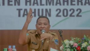 Bupati Halmahera Selatan Maluku Utara Usman Sidik
