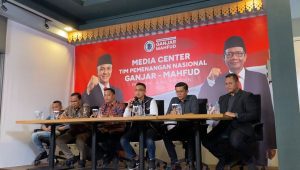 Aiman Witjaksono saat memberikan keterangan, di Media Center TPN Ganjar-Mahfud, Menteng, Jakarta Pusat, Kamis, 30/11/2023 | Ari Kurniansyah/Forum Keadilan