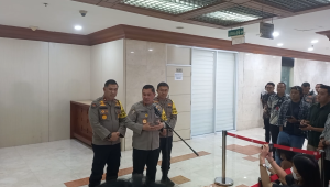 Kabaharkam Polri Komjen Pol. Fadil Imran (tengah) usai rapat kerja bersama Komisi III DPR RI di Kompleks Parlemen, Senayan, Jakarta, Rabu | Novia Suhari/Forum Keadilan