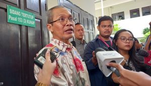 Wakil Ketua KPK Alexander Marwata jadi saksi meringankan Firli Bahuri di sidang praperadilan di Pengadilan Negeri Jakarta Selatan, Kamis, 14/12/2023 | M. Hafid/Forum Keadilan