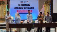 Calon wakil presiden (cawapres) nomor urut 2 Gibran Rakabuming Raka menggelar ‘Gibran Mendengar’ di Manado, Sulawesi Utara.