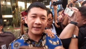 Aspri Wamenkumham Eddy Hiariej Yogi Arie Rukmana usai diperiksa KPK, Selasa, 5/12/2023 | M. Hafid/Forum Keadilan