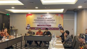 Anggota Bawaslu Jakarta Selatan Ahmad Pahlevi saat menyampaikan sambutan di kawasan TB. Simatupang, Pasar Minggu, Jakarta Selatan, Jumat, 15/12/2023 | Ari Kurniansyah/Forum Keadilan