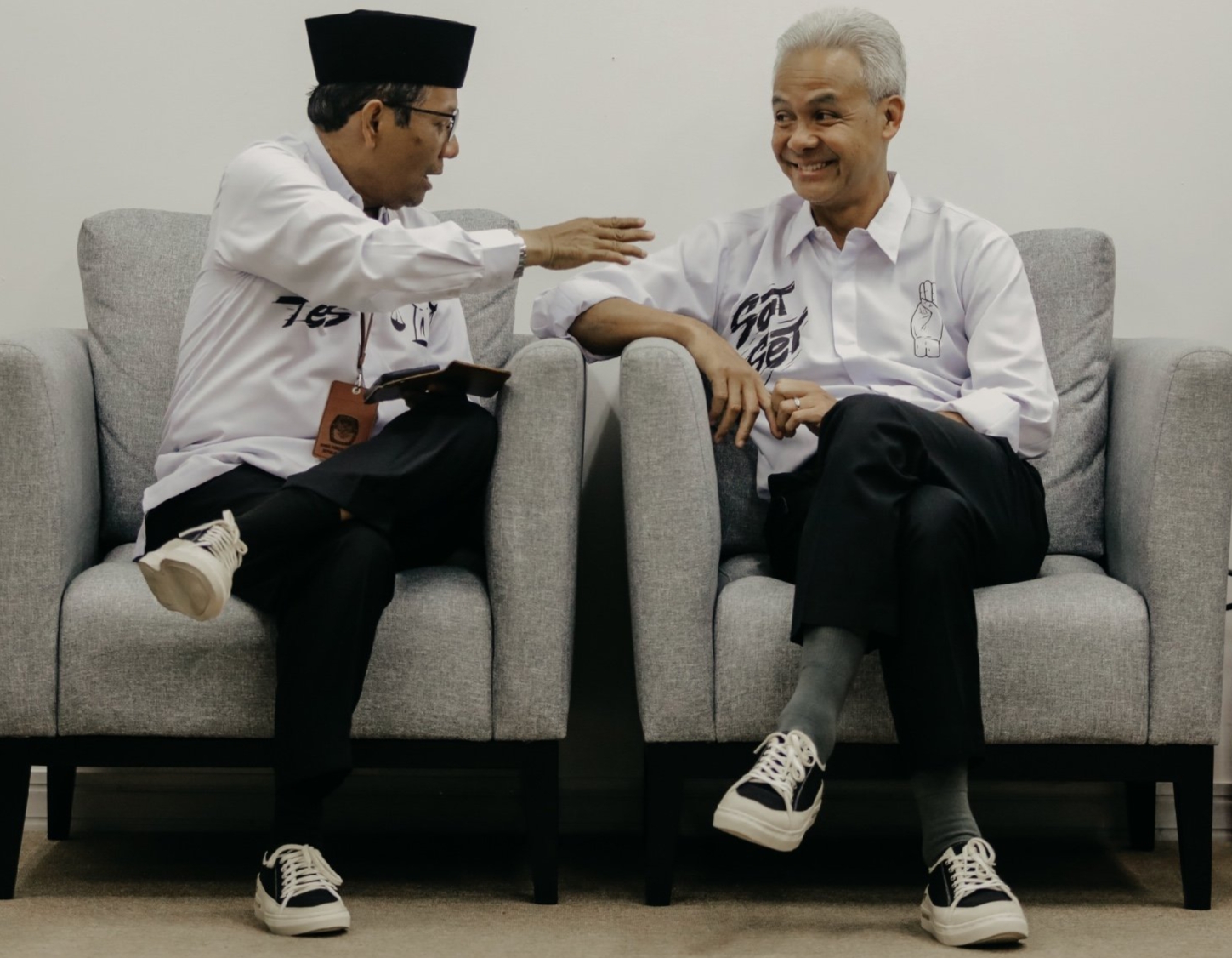 Sepatu Ganjar Saat Debat Jadi Sorotan, Punya Makna agar Selalu Membumi
