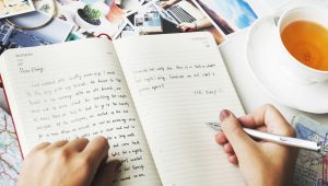 Ilustrasi menulis diary