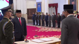 Presiden Joko Widodo (Jokowi) melantik Irjen Marthinus Hukom menjadi Kepala Badan Narkotika Nasional (BNN).