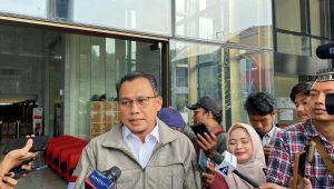 Kabag Pemberitaan KPK Ali Fikri saat menyampaikan keterangan kepada media di gedung Merah Putih, Kuningan, Jakarta Selatan, Selasa 5/12/2023 | Ari Kurniansyah/Forum Keadilan