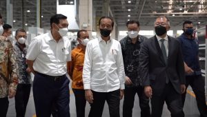 Presiden RI Joko Widodo dalam peluncuran mobil listrik pertama yang di rakit di Indoneisa di Pabrik PT Hyundai Motor Manufacturing Indonesia di Kabupaten Bekasi, Jawa Barat, Rabu, 16/3/2022. | Youtube Sekretariat Presiden