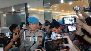 Firli Bahuri meninggalkan Gedung Bareskrim Polri setelah menjalani pemeriksaan atas dugaan kasus pemerasan terhadap Eks Menteri Pertanian Syahrul Yasin Limpo, pada pukul 20.30 WIB | Syahrul Baihaqi/Forum Keadilan