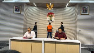 Deputi Penindakan dan Eksekusi sekaligus Direktur Penyidikan KPK Asep Guntur Rahayu saat memberikan keterangan kepada media di gedung Merah Putih KPK, Kuningan Jakarta Selatan, Jumat, 8/12/2023 | Ari Kurniansyah/Forum Keadilan