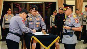 Kapolri Jenderal Listyo Sigit Prabowo memimpin acara pelantikan dan serah terima jabatan (sertijab) Kakorlantas Polri dari Irjen Pol Firman Shantyabudi kepada Brigjen Pol Aan Suhanan. Acara tersebut berlangsung di Ruang Rupatama Mabes Polri, Jakarta Selatan, Kamis, 14/12/2023.