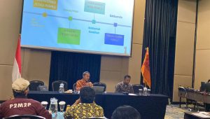 Pengamat dan praktisi hukum Mustolih Siradj saat memberikan mareri, di ruang rapat hotel Aston, Pasar Minggu, Jakarta Selatan, Kamis, 21/12/2023 | Ari Kurniansyah/Forum Keadilan