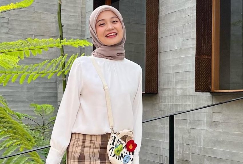 Inspirasi Mix and Match Outfit Hijab ala Selebgram Amelia Andini