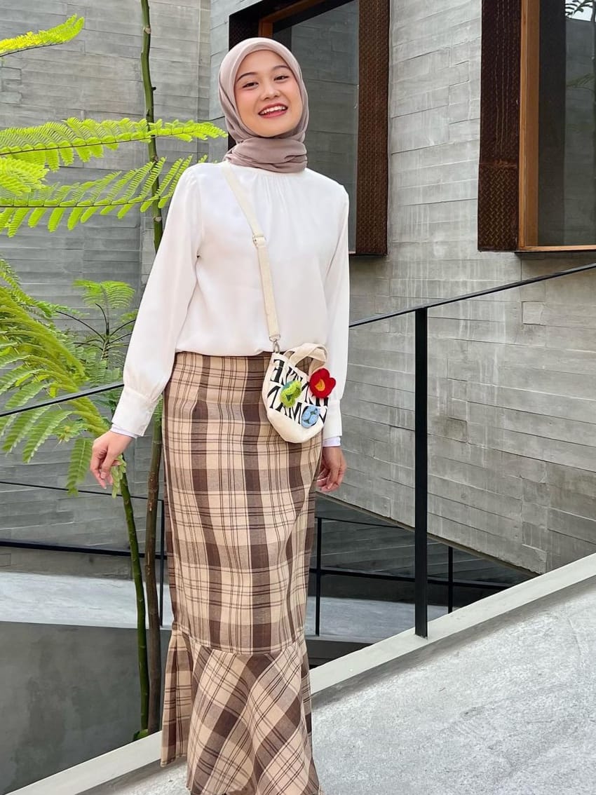 Fashion hijab ala Selebgram Amelia Andini | Instagram @ameliaandanii