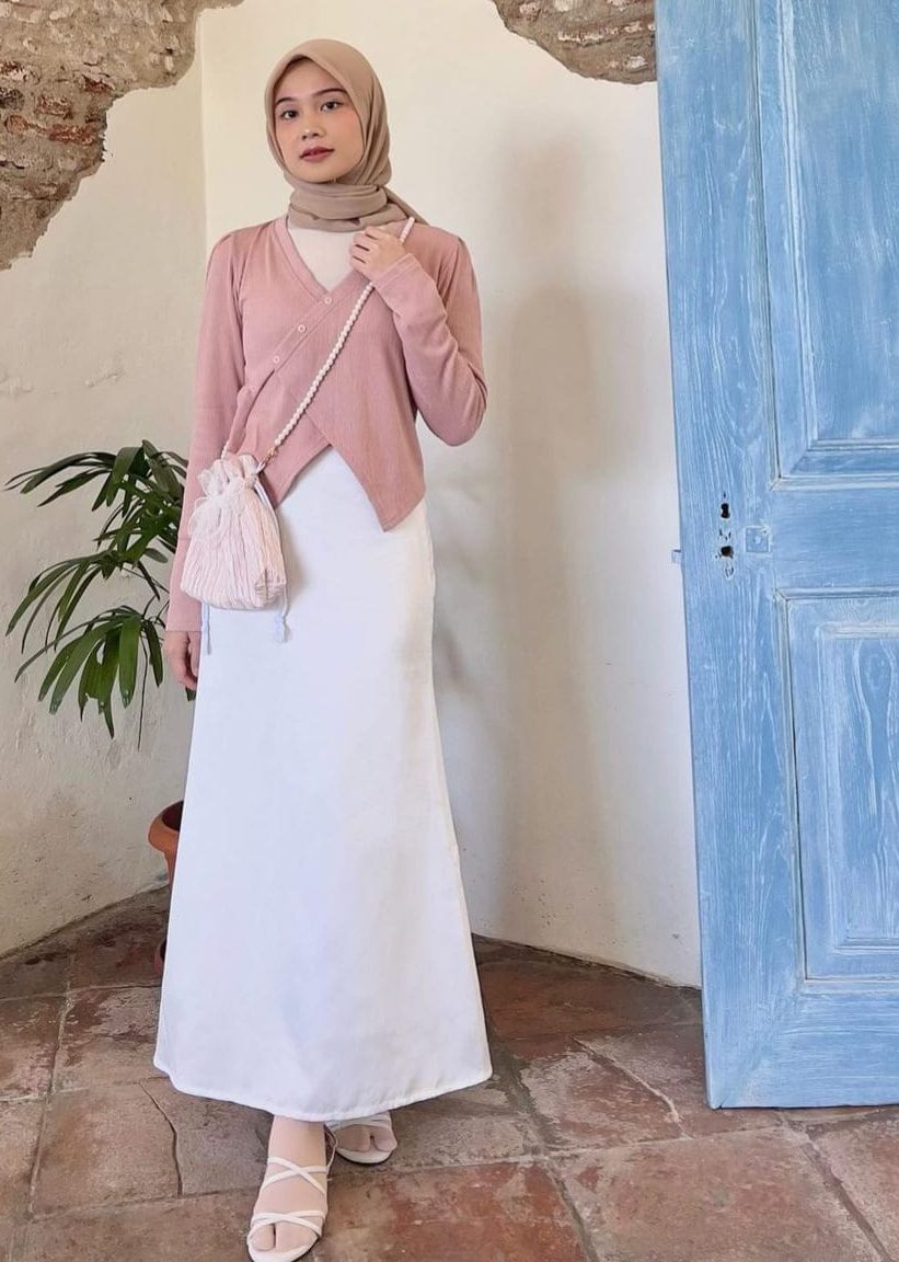 Fashion hijab ala Selebgram Amelia Andini | Instagram @ameliaandanii