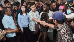 Calon wakil presiden (cawapres) nomor urut 2 Gibran Rakabuming Raka safari politik di Jayapura, Papua, Jumat, 26/1/2024.