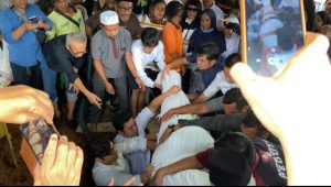 Prosesi pemakaman mantan menteri koordinator kemaritiman Rizal Ramli, di TPU Jeruk Purut, Jakarta Selatan, Kamis, 4/1/2024 | Ari Kurniansyah/Forum Keadilan