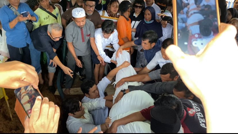 Rizal Ramli Dikebumikan, Prosesi Pemakaman Berbeda dengan Pejabat Lainnya