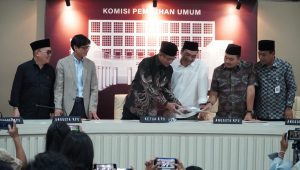 Ketua dan beberapa anggota KPU saat konferensi pers di Gedung KPU, Jakarta Pusat, Jumat, 5/1/2024 | M. Hafid/Forum Keadilan