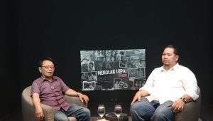 Aktivis FKSMJ Antonius Danar Priyantoro (baju putih) dalam mengisi podcast Menolak Lupa Forum Keadilan TV, Kamis, 04/01/2024 | Syahrul Baihaqi/Forum Keadilan