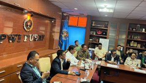 Calon presiden (capres) nomor urut 2 yang juga Menteri Pertahanan RI Prabowo Subianto menghadiri undangan diskusi di Kantor PWI Pusat kawasan Kebon Sirih, Jakarta Pusat, Kamis, 4/1/2024 | Merinda Faradianti/Forum Keadilan