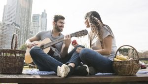 Ilustrasi main musik dengan pasangan