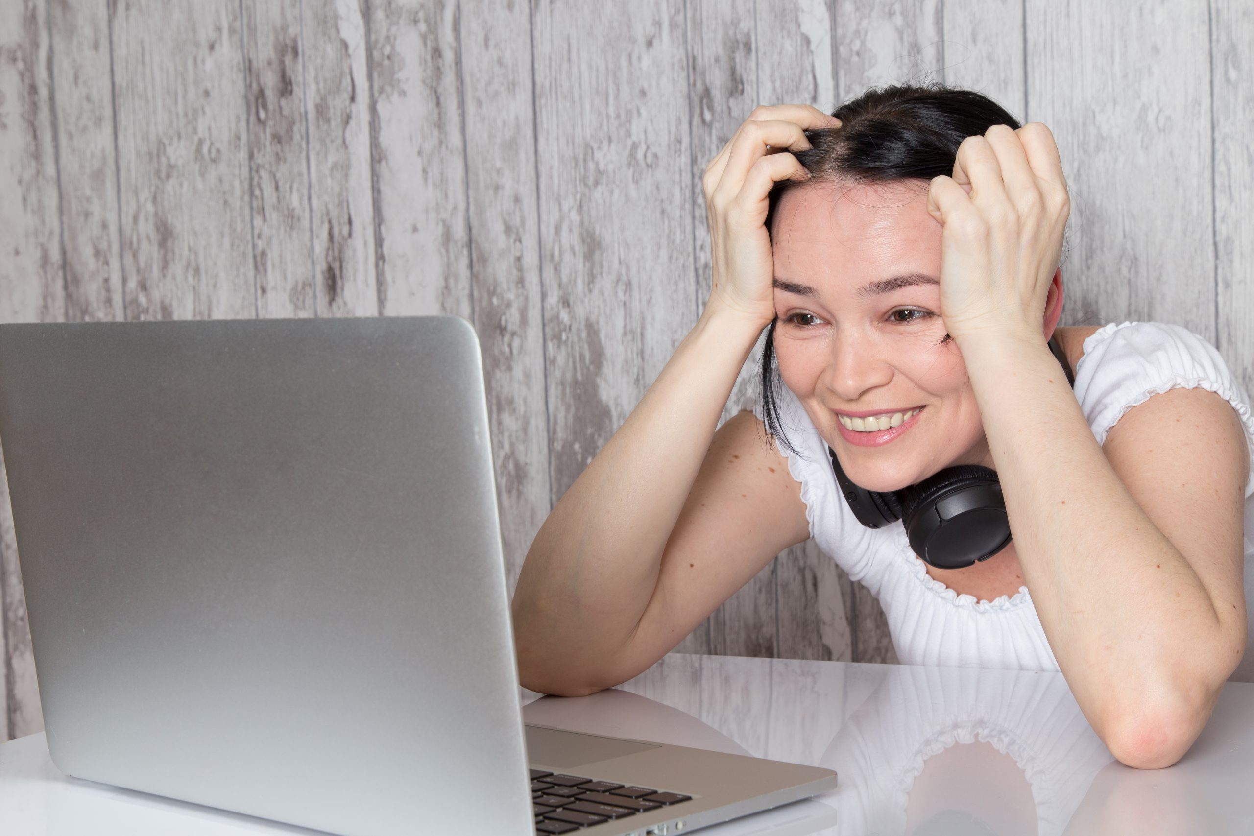 8 Tips Merawat Laptop dengan Benar
