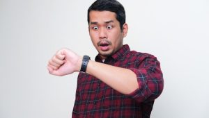 Ilustrasi orang terlambat