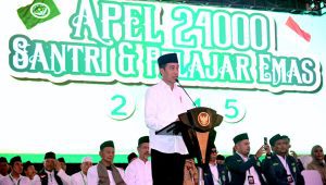 Presiden Jokowi menghadiri Apel Santri dan Pelajar Emas 2045 serta Silaturahmi dengan para Guru Ngaji se-Pulau Jawa di Lapangan Sepak Bola Taman Rekreasi Kalianget, Kabupaten Wonosobo, Jawa Tengah, Senin, 22/1/2024 | Dok. BPMI Setpres/Muchlis Jr