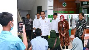 Presiden Joko Widodo (Jokowi) meninjau langsung Puskesmas Toroh 1, Kabupaten Grobogan, Jawa Tengah, Selasa, 23/1/2024 | Dok. BPMI Setpres/Muchlis Jr