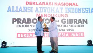 Calon presiden (capres) Prabowo Subianto dan Ketua Umum Aliansi Advokat Indonesia sekaligus Wakil Ketua TKN, Otto Hasibuan di deklarasi Aliansi Advokat Indonesia di Balai Kartini, Jakarta Selatan, 26/1/2024. | Ist