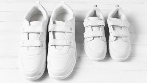Sepatu putih