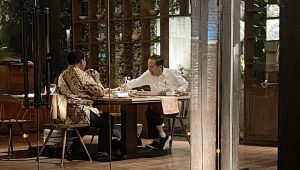 Presiden Joko Widodo (Jokowi) dan Capres nomor urut 2 sekaligus Menteri Pertahanan (menhan) Prabowo Subianto diketahui makan malam bersama di sebuah restoran di Menteng, Jakarta Pusat, Jumat, 5/1/2024 malam | Instagram @prabowo