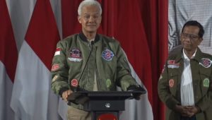 Pasangan Calon presiden dan Calon wakil presiden (capres-cawapres) nomor urut 3, Ganjar Pranowo dan Mahfud MD dalam acara Penguatan Anti Korupsi untuk Penyelenggara Negara Berintegritas (Paku Integritas) di Gedung Merah Putih KPK, Jakarta, Rabu, 17/1/2024 malam. | Youtube KPK RI