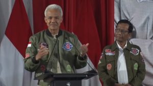Pasangan Calon presiden dan Calon wakil presiden (capres-cawapres) nomor urut 3, Ganjar Pranowo dan Mahfud MD dalam acara Penguatan Anti Korupsi untuk Penyelenggara Negara Berintegritas (Paku Integritas) di Gedung Merah Putih KPK, Jakarta, Rabu, 17/1/2024 malam. | Youtube KPK RI