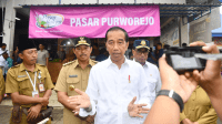 Presiden Joko Widodo (Jokowi) saat memberikan keterangan pers setelah mengunjungi Pasar Tradisional Purworejo di Kabupaten Purworejo I, Jawa Tengah, Selasa, 2/1/2024 | Dok - Biro Pers Sekretariat Presiden