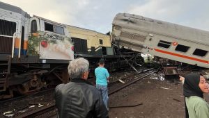 Kecelakaan KA Turangga jurusan Bandung-Surabaya dengan KA lokal Bandung Raya terjadi di Kilometer 180 antara Stasiun Haurpugur dan Cicalengka. | Ist