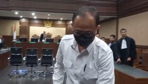 Mantan pejabat Ditjen Pajak Kementerian Keuangan Rafael Alun Trisambodo usai menjalani sidang vonis di Pengadilan Negeri Jakarta Pusat, Senin, 8/1/2024 | M. Hafid/Forum Keadilan