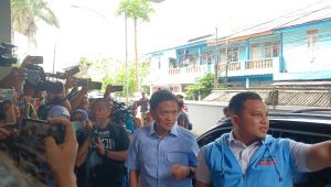 Tim Hukum TKN Habibburokhman hadir di Bawasku Jakarta Pusat, Rabu, 3/1/2024 | Syahrul Baihaqi/Forum Keadilan