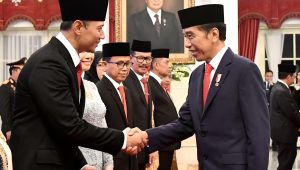 Presiden Joko Widodo (Jokowi) melantik Ketua Umum Partai Demokrat Agus Harimurti Yudhoyono (AHY) sebagai Menteri Agraria dan Tata Ruang/Kepala Badan Pertanahan Nasional (Menteri ATR/BPN) pada Rabu, 21/2/2024 | X @jokowi