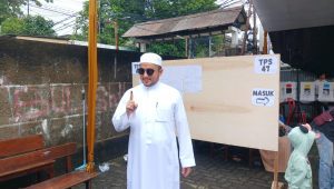 Muhammad Hanif Al Atas, menantu Rizieq Sihab, usai melakukan pencoblosan, Petamburan, Jakarta Pusat, Rabu, 14/2/2024. | Syahrul Baihaqi/Forum Keadilan
